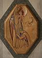 Franz von Sales betet vor der Madonna in Saint Etienne des Gres im Januar 1587 und beendet seine schwere Krise. Holzrelief im Oblatinnenkloster in Troyes, Frankreich.