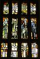 Glasfenster in der Pfarrkirche Christkönig, Neufünfhaus, Wien, Österreich; von links: Margareta Maria Alacoque, Franz von Sales, Johanna Franziska von Chantal, Vinzenz von Paul